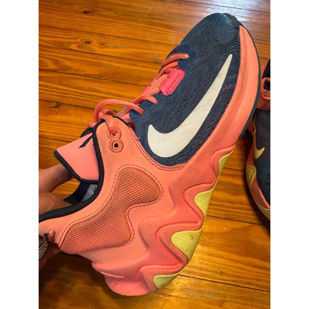 Nike Giannis Immortality 2 Youth 7,‎ Women's 8.5